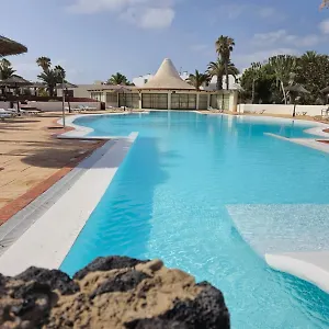 Goa Pool View, Playa Roca Sea Front Access - Free Ac - Wifi Costa Teguise